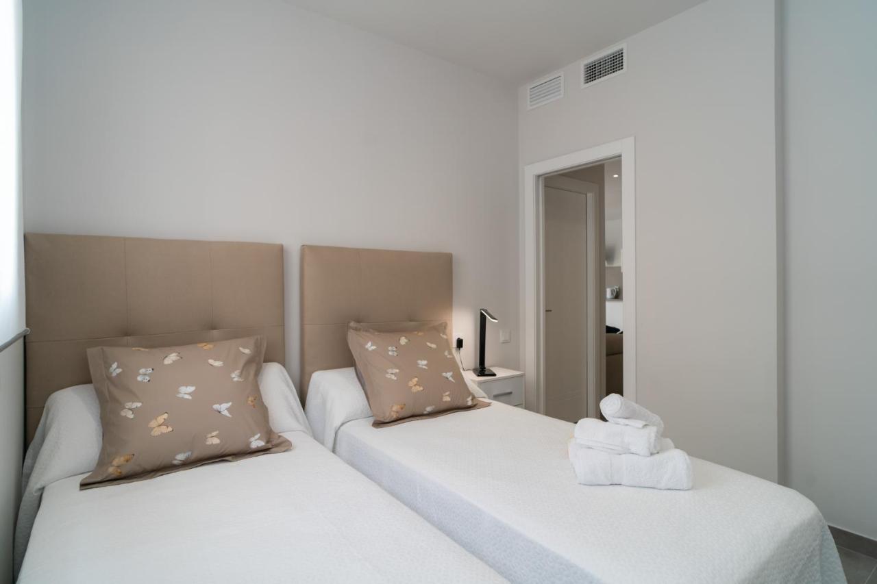 Aac Malaga - Apartamento Con Terraza, Muy Amplio, Totalmente Equipado, Cerca Del Centro Y Nuevo! Bagian luar foto